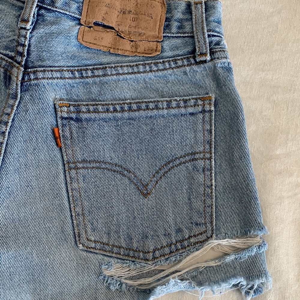 Vintage Levi shorts - Picture 3 of 3